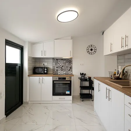 Artemis House Corfu Town בית נופש