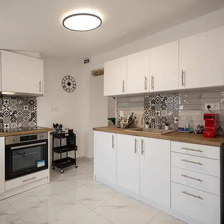Artemis House Corfu Town בית נופש
